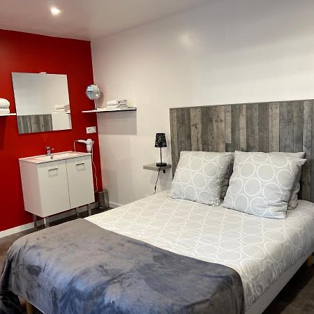 Aux Charmes 1 Bed & Breakfast Isques Ngoại thất bức ảnh