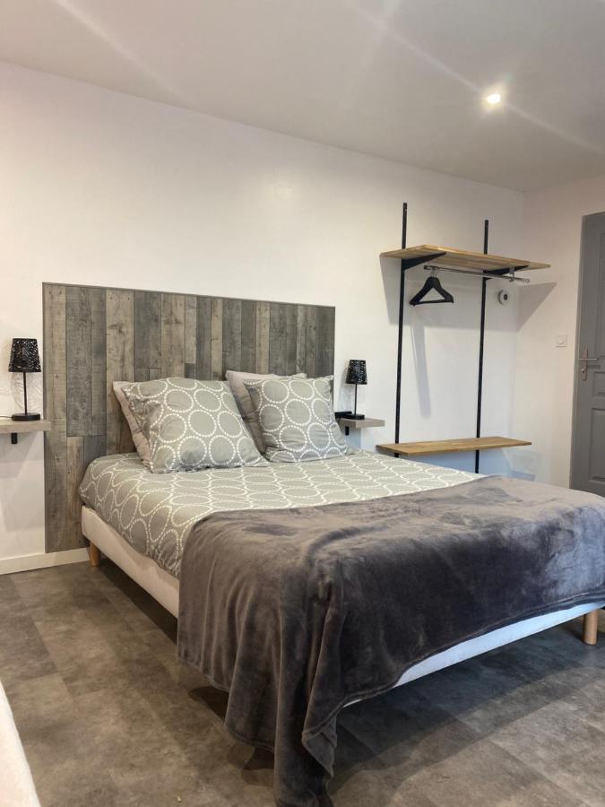Aux Charmes 1 Bed & Breakfast Isques Ngoại thất bức ảnh