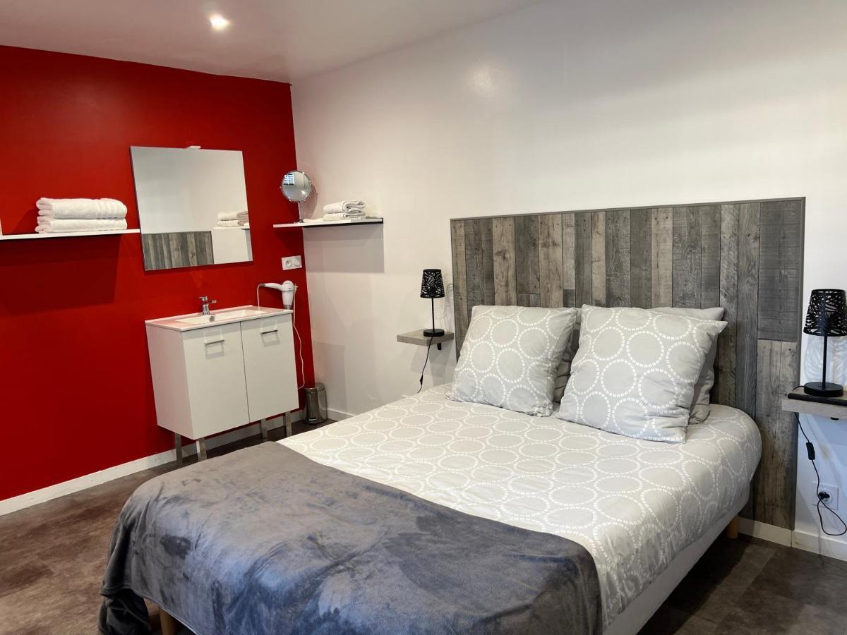 Aux Charmes 1 Bed & Breakfast Isques Ngoại thất bức ảnh