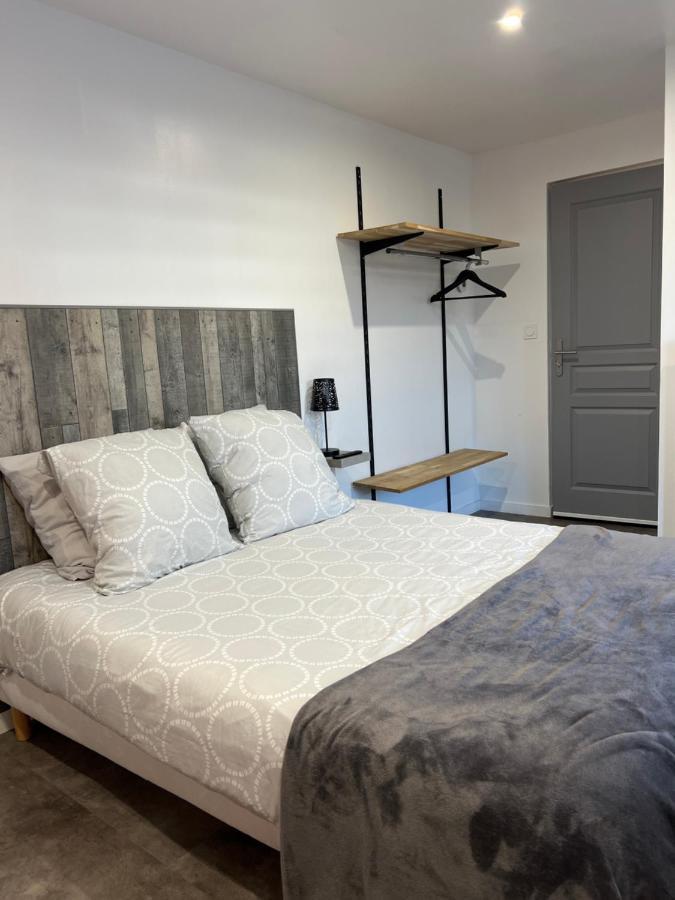 Aux Charmes 1 Bed & Breakfast Isques Ngoại thất bức ảnh
